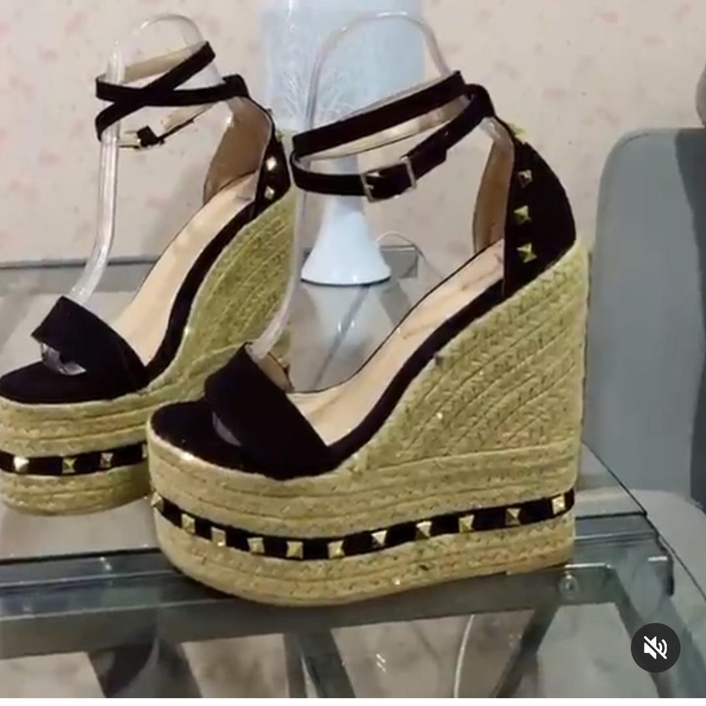 Black Platform Wedge Sandals – Size 8 (New)
Stylish Black Wedge Sandals - Picture 3 of 3